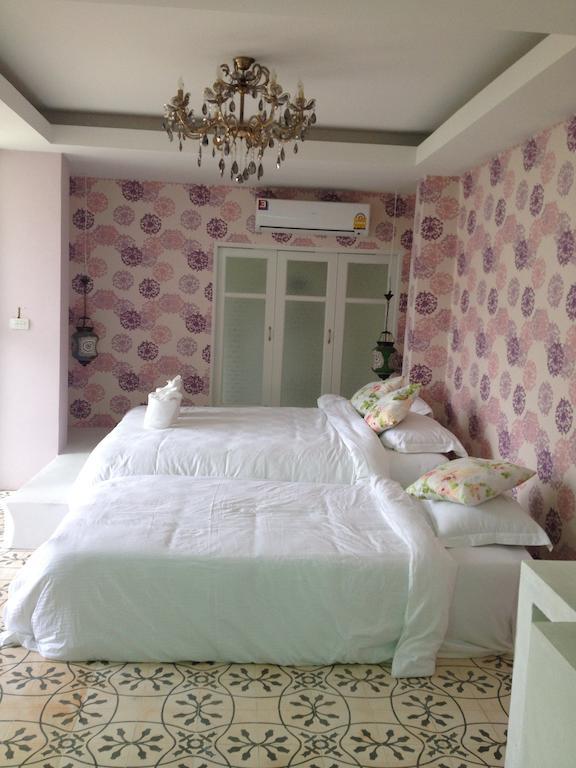 At Casa Guesthouse Ампхава Номер фото