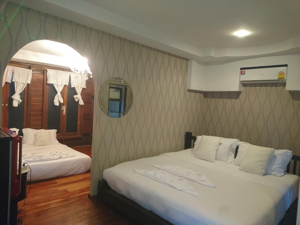 At Casa Guesthouse Ампхава Экстерьер фото